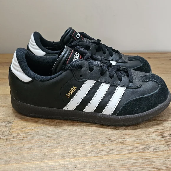 adidas gazelle silver green womens adidas Men's Samba Classic Black/White  Azteca Soccer